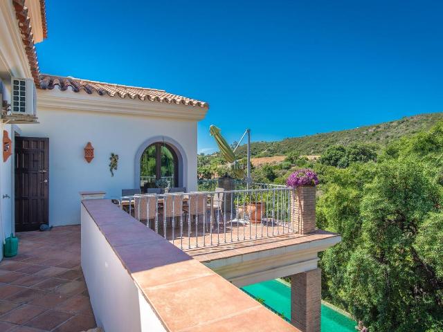 Chalet en venta en Estepona, Altos de Estepona. Villa de 3 dormitorios y 3 baños con vistas al mar en Altos de Estepona. Chalets.
