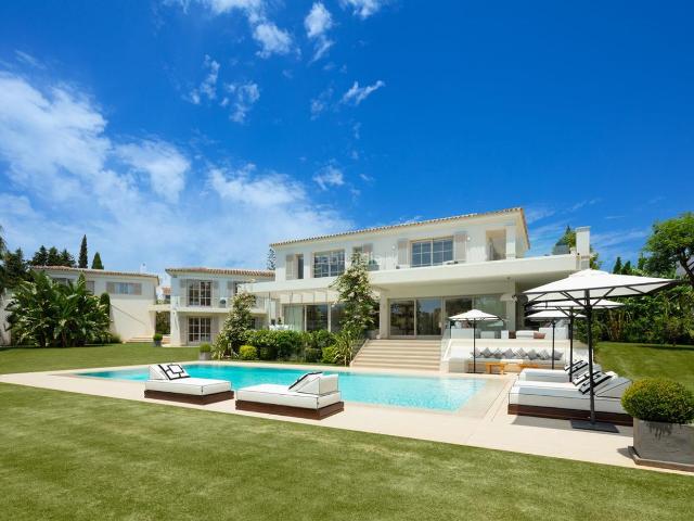 Chalet en venta en Estepona, Atalaya Isdabe. Chalets.