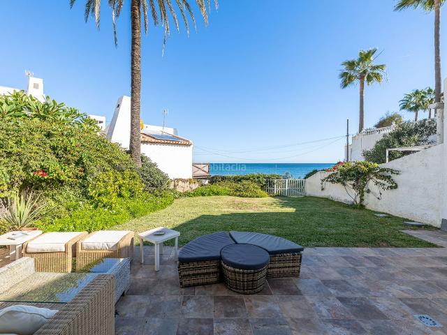 Chalet en venta en Estepona, Bahía Dorada. Amplio chalet pareado en Bahía Dorada. Chalets.