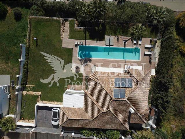 Chalet en venta en Estepona, Guadalobón. Lujosa Villa con vistas panorámicas al mar en Estepona Málaga. Chalets.