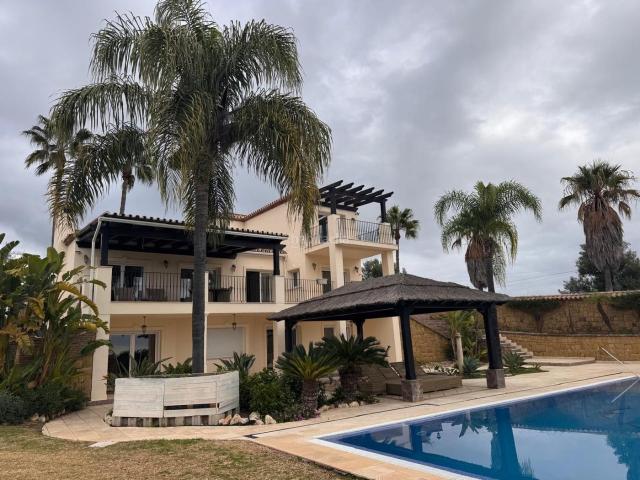 Chalet en venta en Estepona, Los Llanos. DDH681. Chalets.
