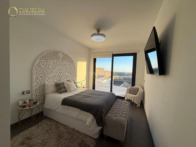 Chalet en venta en Estepona, Los Llanos. INMEJORABLE CHALET INDEPENDIENTE DE 4 HABITACIONES EN ESTEPONA, CON VISTAS A MAR Y MONTAÑA. Chalets.