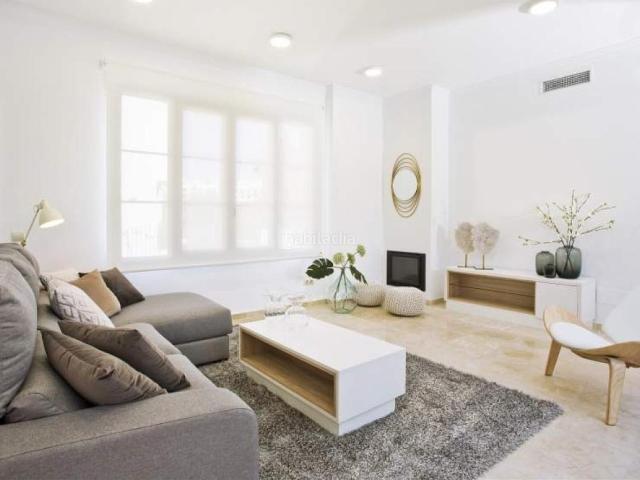 Chalet en venta en Estepona, La Concha Resina Golf. Mar, golf y montaña en una villa familiar de lujo. Chalets.
