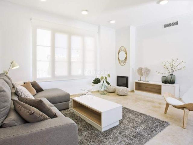 Chalet en venta en Estepona, La Concha Resina Golf. Mar, golf y montaña en una villa familiar de lujo. Chalets.