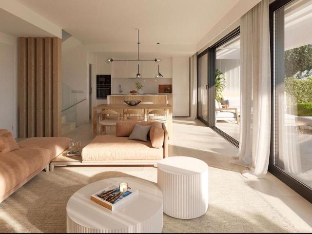 Chalet en venta en Estepona, Nueva Atalaya. Vivienda moderna en La Alcaidesa Málaga. Chalets.