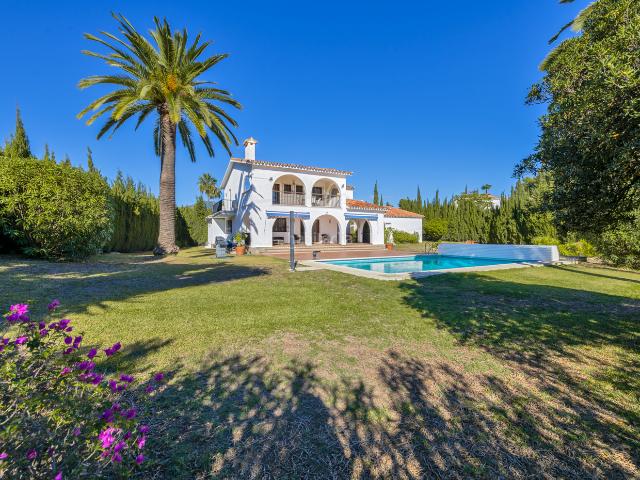 Chalet en venta en Estepona, Nueva Atalaya. Chalets.
