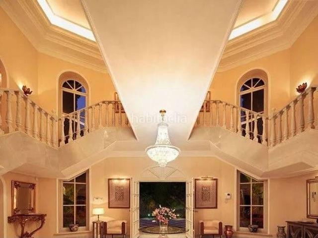 Chalet en venta en Estepona, Paraiso Barronal. Villa de Lujo Incomparable en venta en El Paraíso Barronal Exclusividad en la Costa del Sol. Chalets.