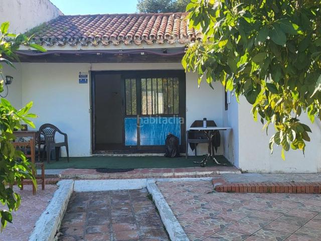 Chalet en venta en Estepona, Villacana Costalita Saladillo. Chalet independiente en primera línea de playa sobre parcela urbana de 550 m2 en Cancelada, Estepona. Chalets.