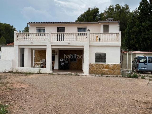 Chalet en venta en Estivella. Venta de casa de monte. Chalets.
