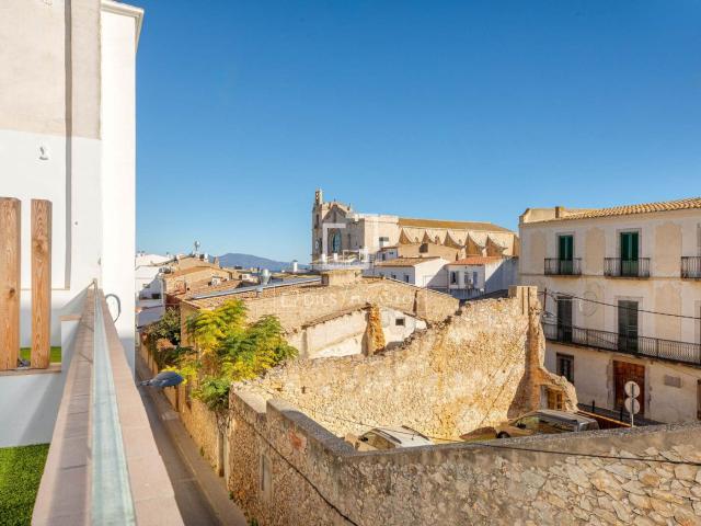 Chalet en venta en Escala L´, Nucli Antic Costa Brava. Casa adosada de obra nueva, con 3 dormitorios, a 300 m de la playa, ubicada en el casco antiguo de LEscala. Chalets Escala.