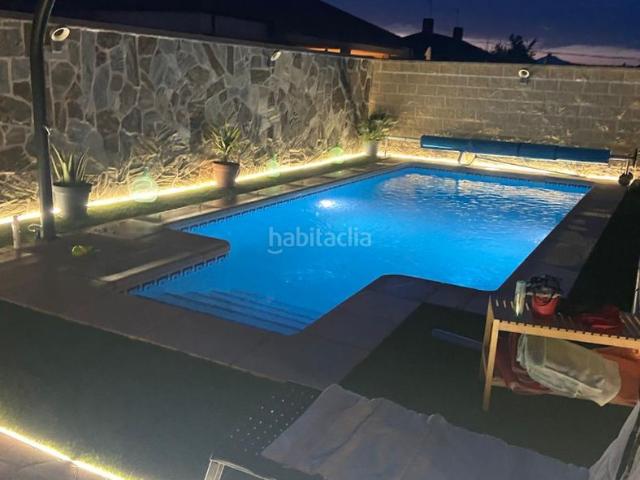 Chalet en venta en Escalona. Chalet adosado con piscina en Escalona. Chalets.