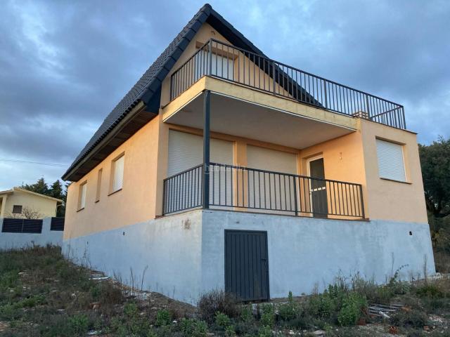 Chalet en venta en Escopete. Chalet independiente a estrenar de obra nueva con vistas. Chalets.