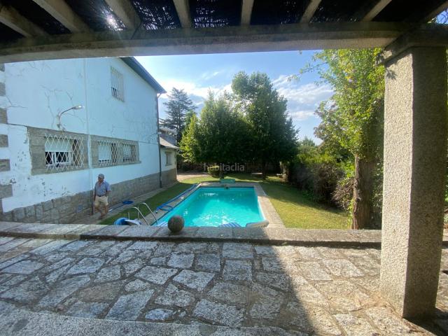 Chalet en venta en Escorial El, Centro Manguilla. TRANQUILO, CÓMODO, CERCA DE TODO. Chalets Escorial.