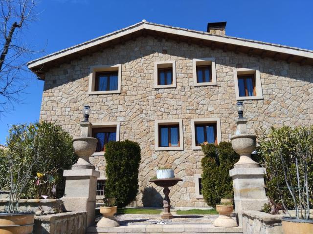 Chalet en venta en Escorial El, Centro Manguilla. Oportunidad única: chalet espectacular en Pinosol con piscina y 1.800 m² de parcela. Chalets Escorial.