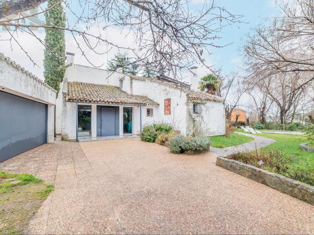 Chalet en venta en Escorial El, Navalquejigo Los Arroyos. EXCLUSIVA CASA DE DISEÑO EN LOS ARROYOS EL ESCORIAL. Chalets Escorial.