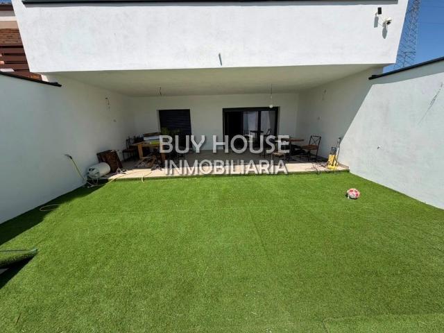 Chalet en venta en Esquivias. CHALET ADOSADO A ESTRENAR EN ESQUIVIAS ZONA RESIDENCIAL NUEVA. Chalets.