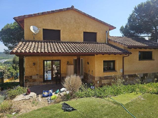 Chalet en venta en Fogars de la Selva, de 258 m² 5 habitaciones por 350.000