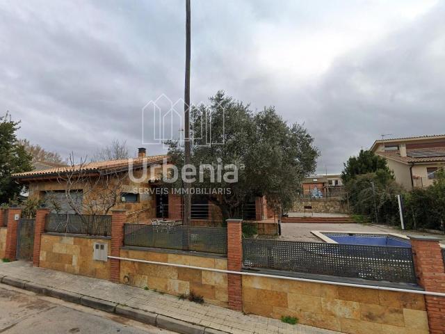 Chalet en venta en Fonollosa. Oportunidad de Inversión Inmueble Sin Posesión. Chalets.