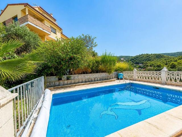 Chalet en venta en Font Rubí, de 236 m² 3 habitaciones por 249.000