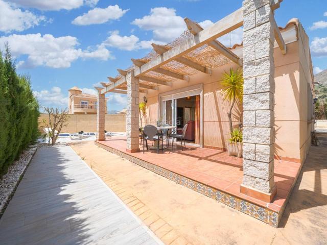 Chalet en venta en Fortuna. Encantador Chalet en Fortuna con Piscina y Jardín Privado. Chalets.