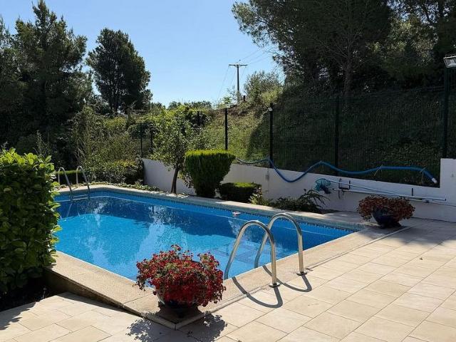 Chalet en venta en Figueres, de 439 m² 7 habitaciones por 549.000