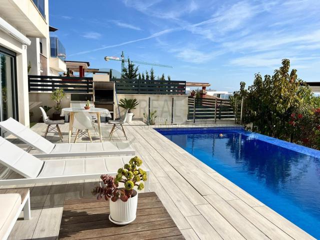 Chalet en venta en Finestrat, Balcón de Finestrat Terra Marina. Villa en Balcón de Finestrat con piscina infinity, tecnología hightech y vistas panorámicas al mar. Chalets.