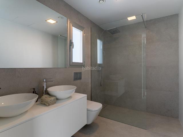 Chalet en venta en Finestrat, Finestrat Pueblo. Villa moderna en Finestrat con piscina privada y vistas a la montaña. Chalets.