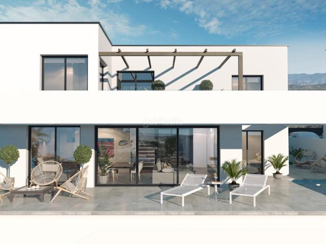 Chalet en venta en Finestrat, Golf Bahía. ¡Descubre el hogar de tus sueños con vistas al mar y la montaña!. Chalets.