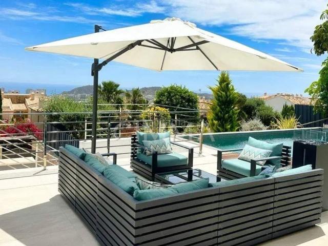 Chalet en venta en Finestrat, Golf Bahía. El refugio de sus sueños en Finestrat. Chalets.