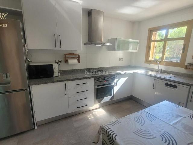 Chalet en venta en Finestrat, Golf Bahía. Exclusiva villa en Finestrat con piscina privada y zona chillout a solo 3 km del mar. Chalets.
