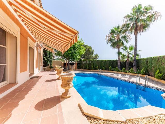 Chalet en venta en Finestrat, Golf Bahía. Finestrat en su mejor versión espacio, vistas y privacidad. Chalets.