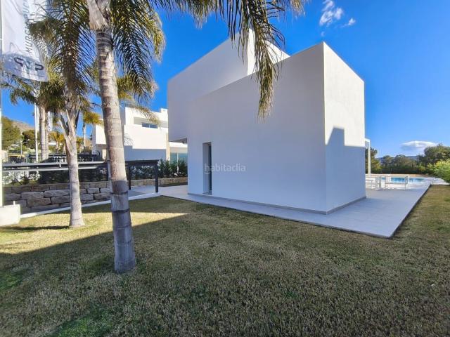 Chalet en venta en Finestrat, Golf Bahía. Preciosa villa moderna con acabados de lujo y vistas panorámicas al bahía de Benidorm. Chalets.