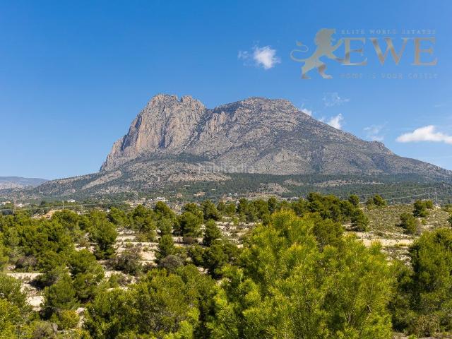 Chalet en venta en Finestrat, Golf Bahía. Una maravillosa villa con vistas a la montaña en Finestrat. Chalets.
