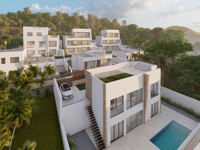 Chalet en venta en Finestrat, Golf Bahía. Villa de 3 dormitorios y 3 baños con piscina y jardín en Finestrat. Chalets.