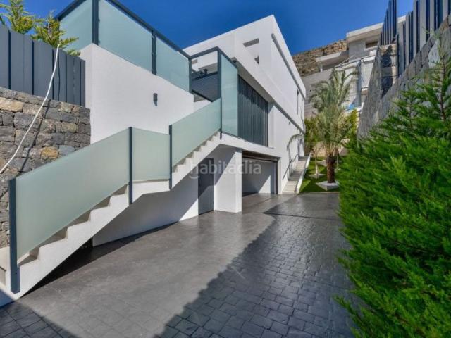 Chalet en venta en Finestrat, Golf Bahía. Villa de 7 dormitorios y 7 baños con jardín en Finestrat. Chalets.