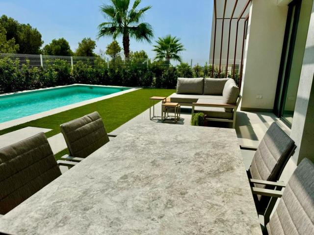 Chalet en venta en Finestrat, Golf Bahía. Villa en el entorno privilegiado de Sierra Cortina. Chalets.