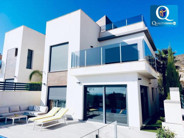 Chalet en venta en Finestrat, Golf Bahía. Villa en venta en Golf Bahía, 3 dormitorios. Chalets.