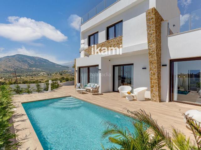 Chalet en venta en Finestrat, Golf Bahía. Villa Olga Salysol. Chalets.