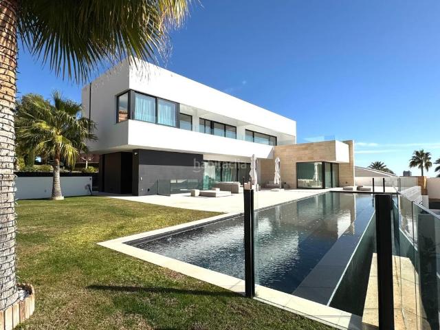 Chalet en venta en Finestrat, Golf Bahía. Villa única en Sierra Cortina. Chalets.