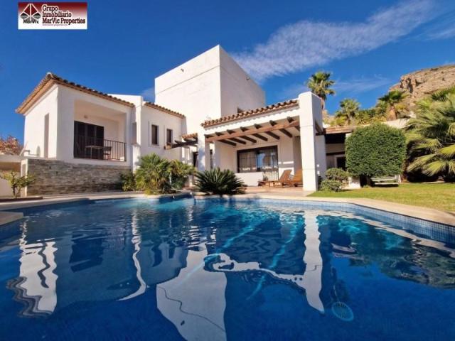 Chalet en venta en Finestrat, Sierra cortina