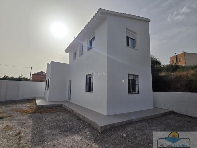 Chalet en venta en Fines. CantoriaVilla. Chalets.
