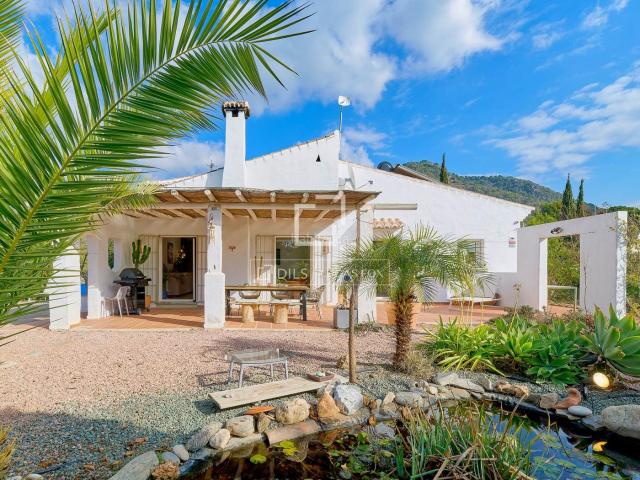 Chalet en venta en Frigiliana. Cortijo sobre una parcela de 5000 m con vistas en venta en Frigiliana, Costa del Sol. Chalets.