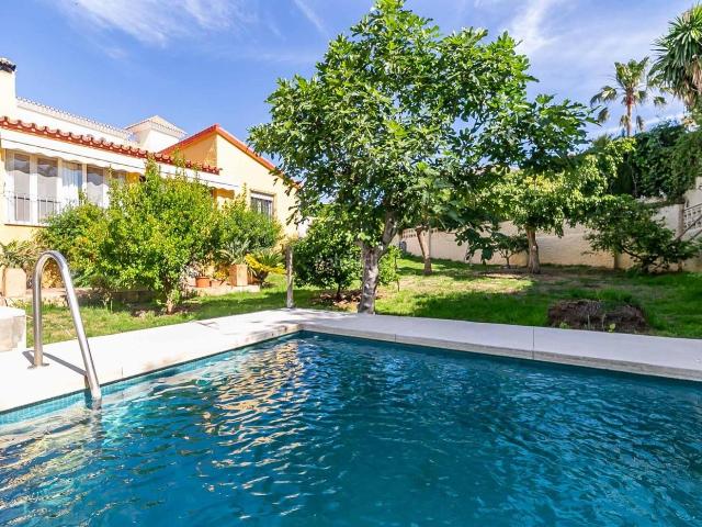 Chalet en venta en Fuengirola, Torreblanca del Sol. CHALET INDEPENDIENTE CON PISCINA PRIVADA Y POSIBILIDAD DE AMPLIACIÓN. Chalets.