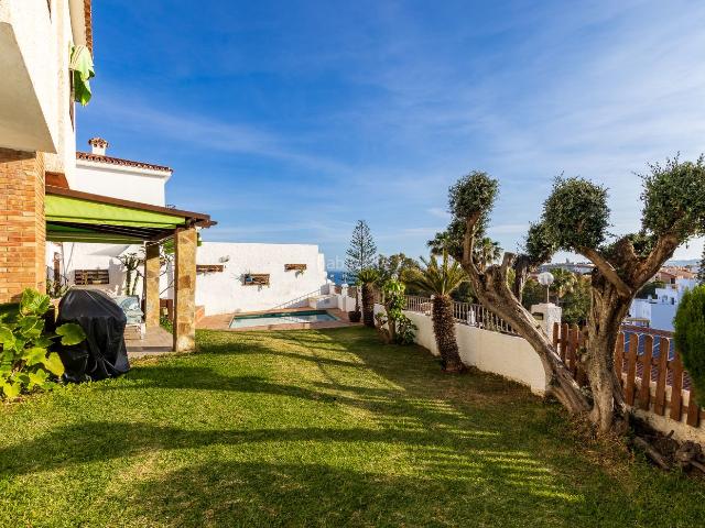 Chalet en venta en Fuengirola, Torreblanca del Sol. Villa independiente con vistas al mar a 400 m de la playa Torreblanca. Chalets.