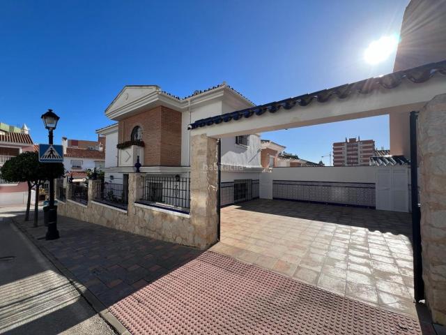 Chalet en venta en Fuengirola, Castillo Sohail Myramar. Chalet amplio en Fuengirola con tres plantas y parking privado. Chalets.