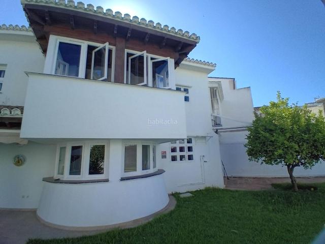 Chalet en venta en Fuengirola, Centro ciudad. Exclusiva Villa en el Corazón de Fuengirola Avda. de Mijas por 1.8M. Chalets.