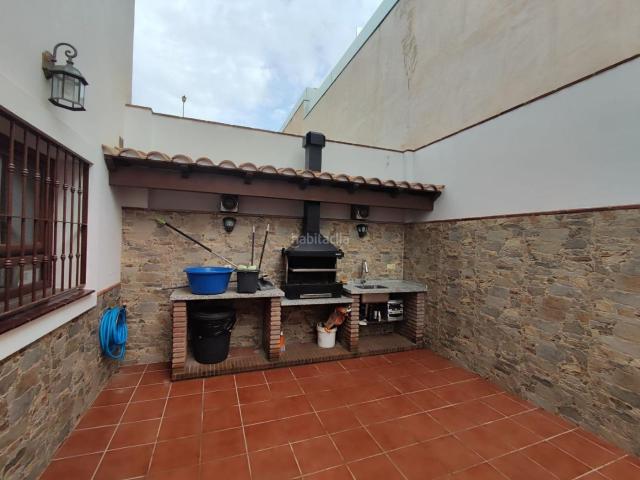 Chalet en venta en Fuengirola, Los Pacos. Chalet individual muy amplio en la zona baja de los Pacos con garaje para tres vehículos. Chalets.