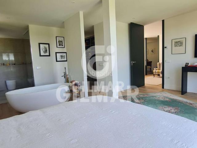 Chalet en venta en Fuente del Fresno. Se presenta una villa excepcional de lujo en la mejor zona de Fuente del Fresno, que se asienta en un terreno de más de 2.000 m2 c. Chalets Fuente del.