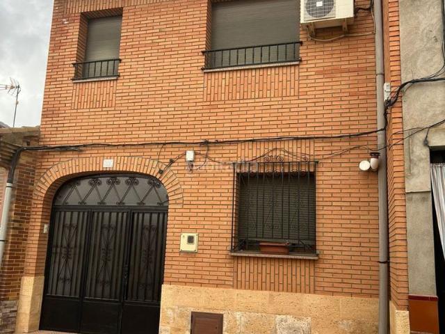 Chalet en venta en Fuente el Fresno. Encantador Chalet Adosado en el Centro del Pueblo. Chalets Fuente el.