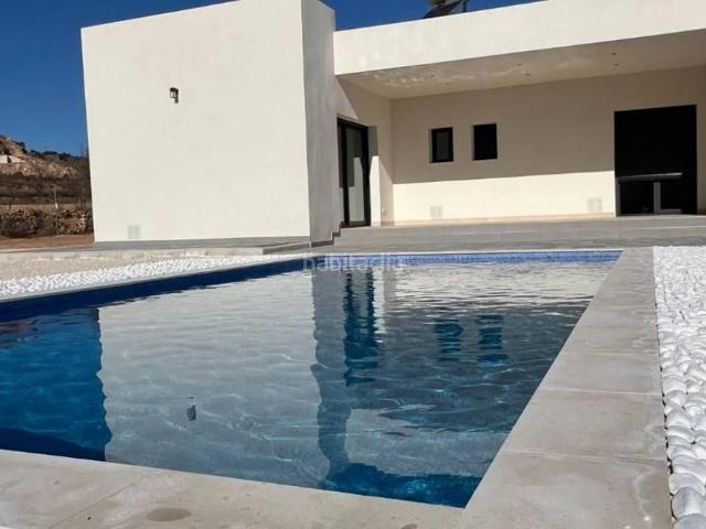 Chalet en venta en Hondón de las Nieves. Independiente en La Canalosa. Chalets Hondón de las.